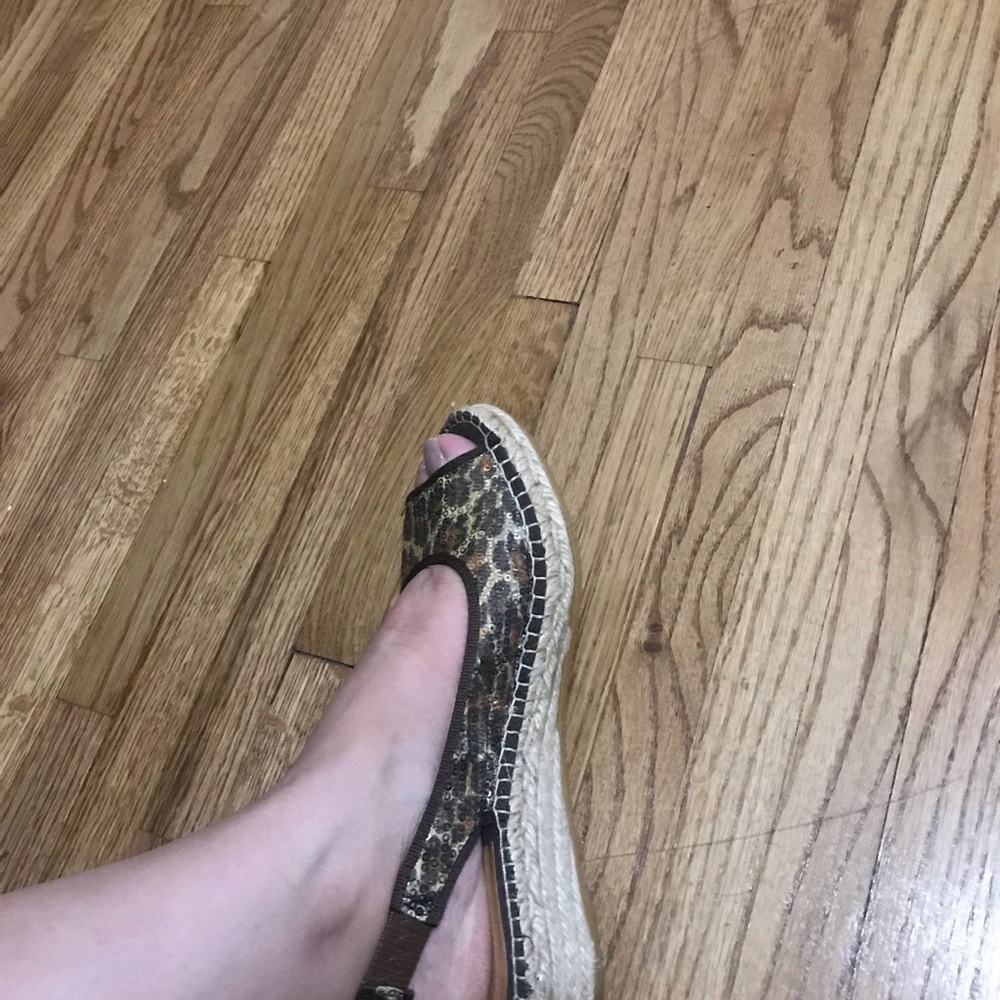 I’m selling it beautiful sandals so comfortable .Purchased in Barcelona